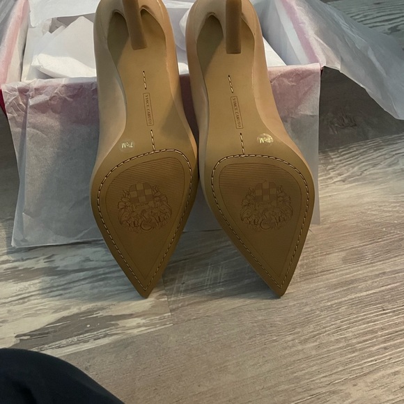 Beige/Taupe leather pump. - Picture 3 of 4